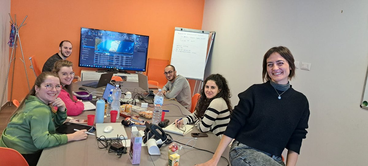 GisAction tweet media