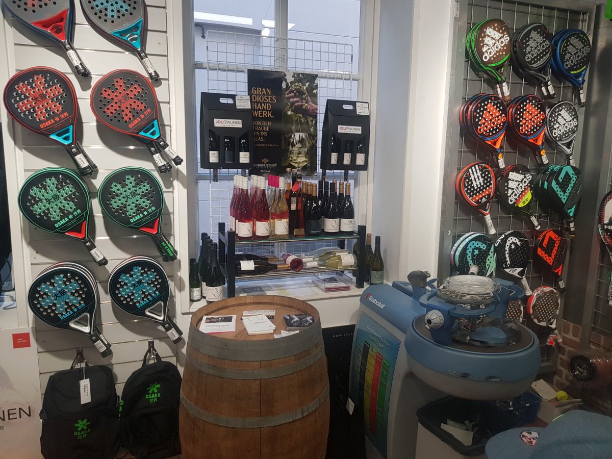 🎾🏑 Verken de wereld van padel, hockey en tennis bij Teun van Pelt Sport in #DenBosch! Van rackets tot gripjes, we hebben alles wat je nodig hebt. Breng een bezoek aan onze winkel in de Hinthamerstraat 135 of ontdek ons assortiment online teunvanpelt-sport.nl #padel #hockey