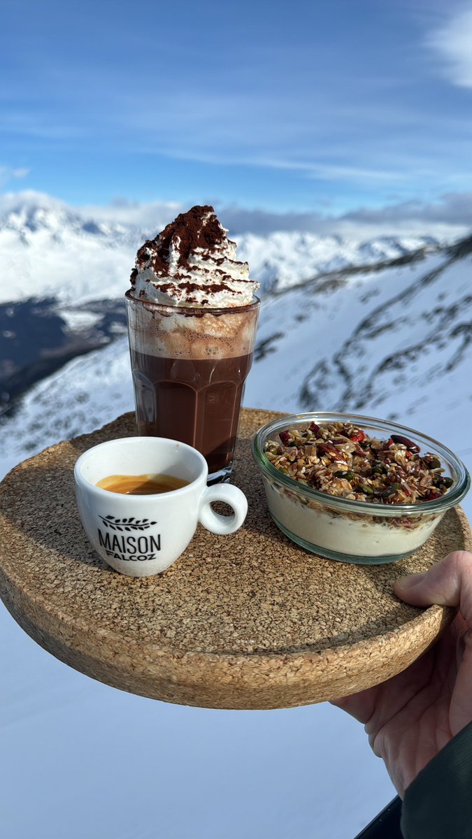 Friday mornings like this #coffee #mountains #ski #france ⛷️