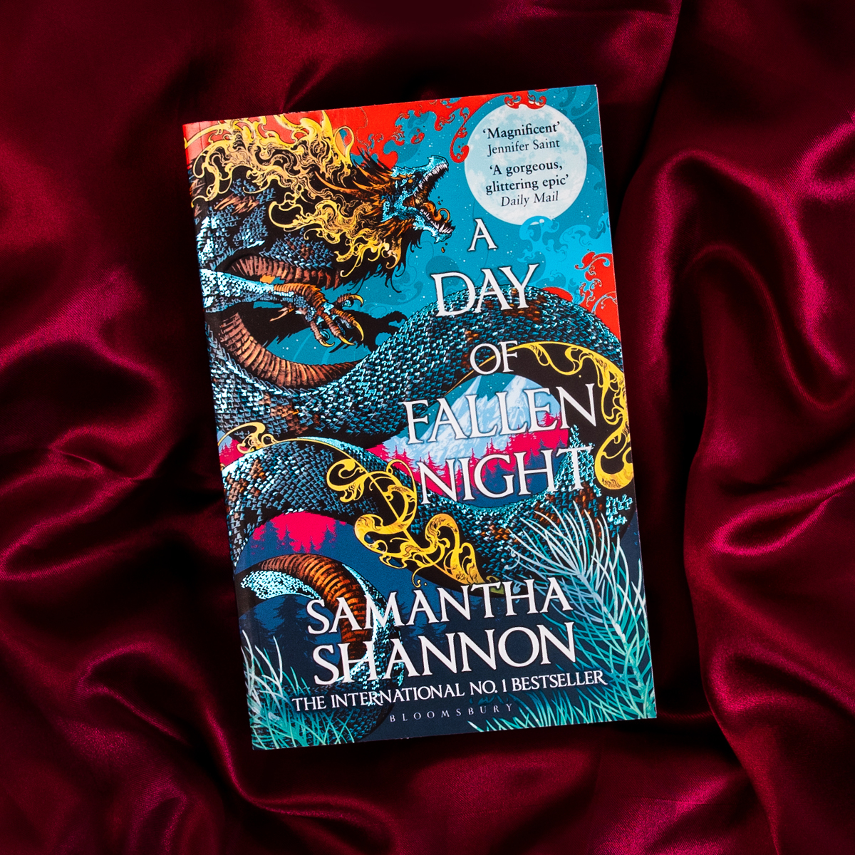 A sister of the Priory. A newlywed Queen. A worshipper trying to wake the gods. Discover the epic new instalment in the Roots of Chaos series 🐉 A Day of Fallen Night is now out in paperback! Hurry and grab your copy: amzn.to/3U2racq