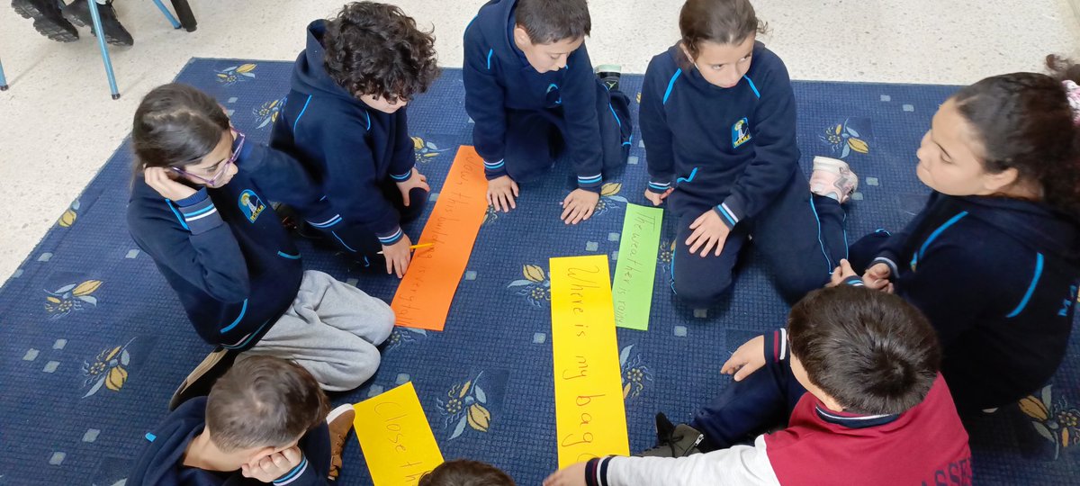 ghinahosna's tweet image. Recognizing the different kinds of sentences through cooperative learning with enthusiasm #cooperativelearning #cut_and_paste @Hhhsinfo @TawilNoor @HalaAlKotob