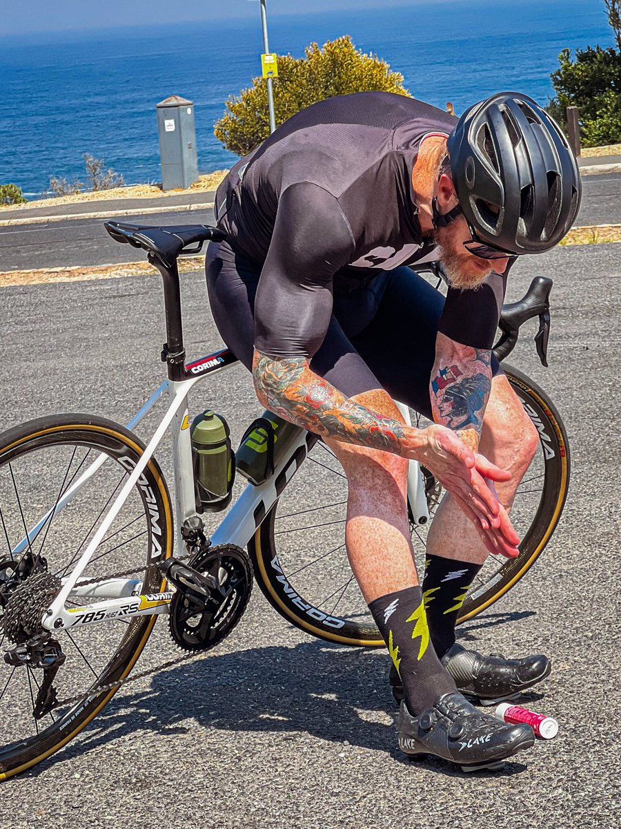 Sean_Sako's tweet photo. 3 easy steps to maximum protection
Rub iT on - @buubsunscreen
#buub #buubsunscreen #sunscreen #sunblock #sunprotection #tattoo #tattoos #lookcycle #corima #slopline #prologo #oakley #challengetires #cyclinglife #cyclinglifestyle #fromwhereiride https://t.co/1rzHxM32y7