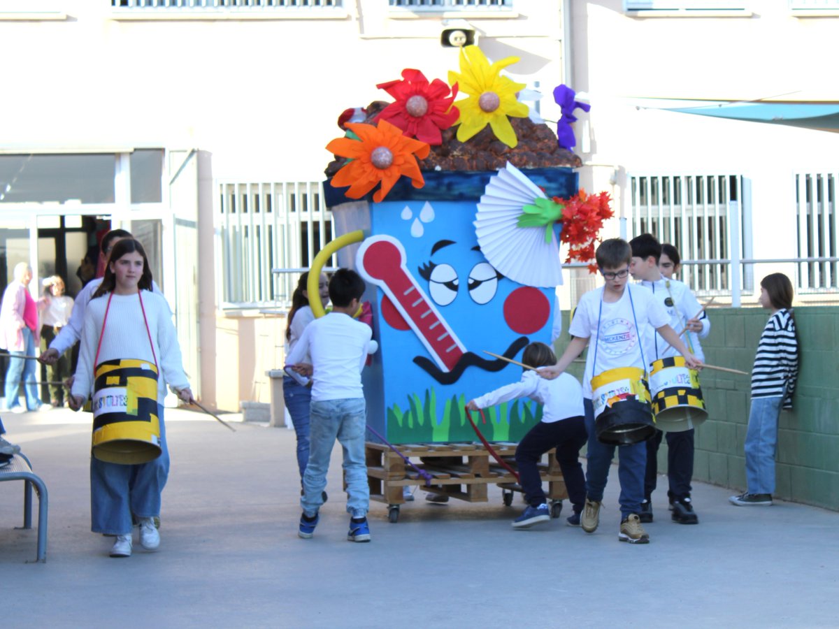 Avui la reina Hortènsia ha donat per iniciada la SETMANA DEL CARNAVAL!!