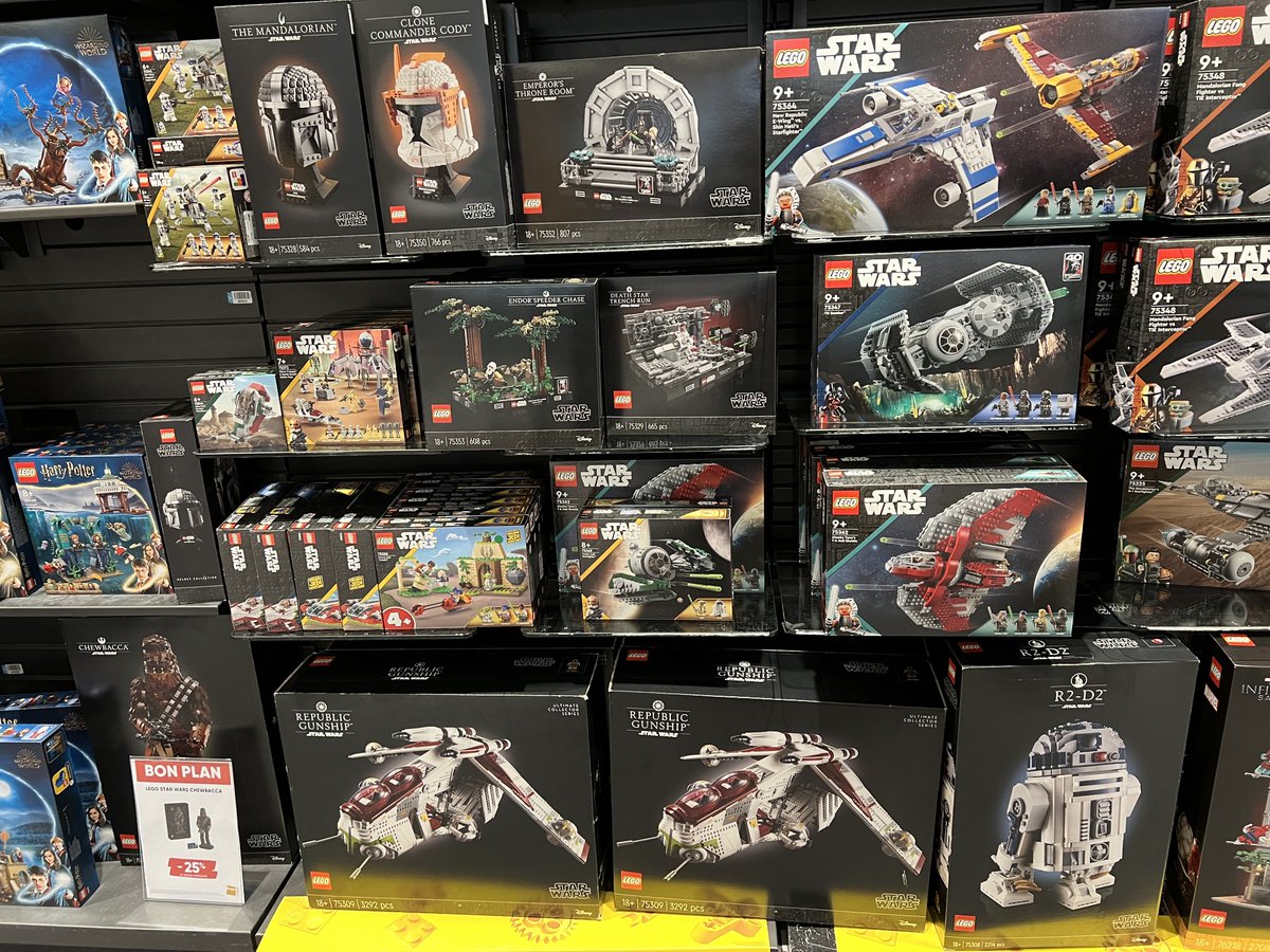 LukasMau__'s tweet photo. Incroyable le rayon LEGO à Parly 2. Ça faisait longtemps que je n’avais pas ressenti la magie #LEGO 😳 

#Parly2 https://t.co/73SnkMEF51