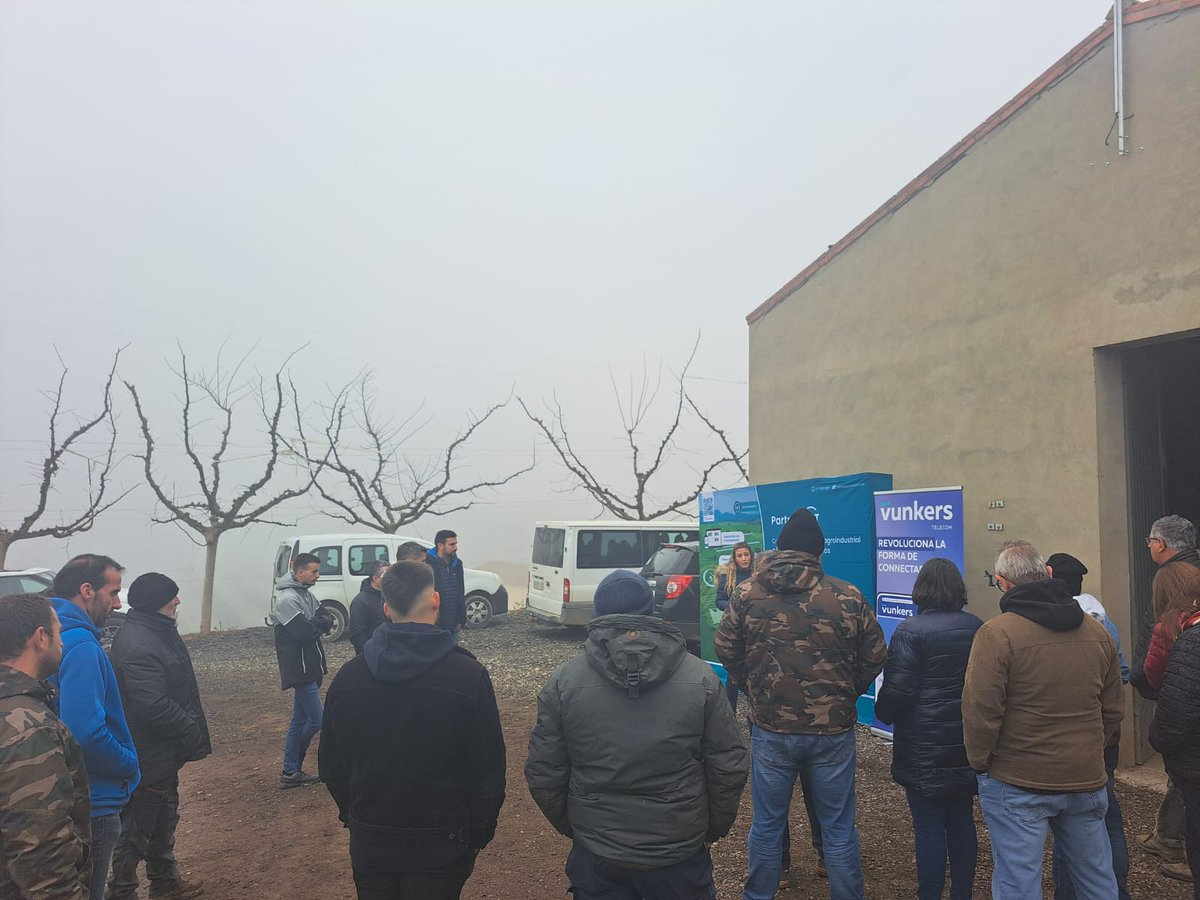 aj_Aitona's tweet photo. 🌿 @asajalleida i @VunkersIT han ofert avui una demostració de sistemes de control de gelades i gestió d'horaris per a l'agricultura. 

ℹ️ Han assistit a la jornada els regidors Clement Agustí, Robert Ibars i Jordi Vidal. https://t.co/9kOEE7CB5s