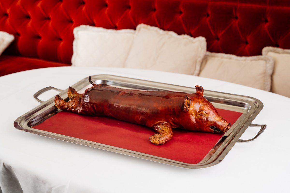 Celebrate The Year of The Dragon.

Join in the Lunar New Year Celebrations with the renowned Park Chinois.

Savour a specially-curated menu of special dishes which unite both tradition and a taste of luxury. 

Available for delivery through supper.london.