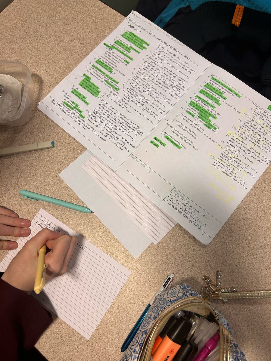 ByrchallEnglish's tweet photo. At lunch time our second ‘How To Revise English’ session was extremely productive! Today we looked at how to use flash cards to support revision. 📚 🖍️
#gcseenglish #gcserevision #gcserevisiontips #byrchallhighschool @byrchall https://t.co/RH3YSJejpf