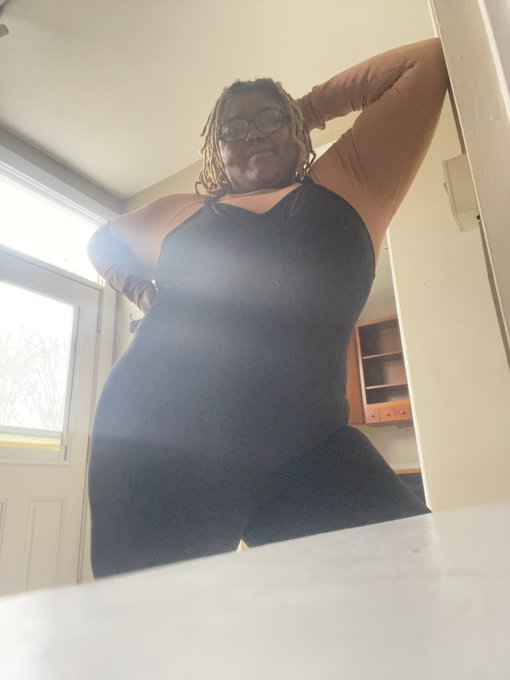 Happy Friday 🥳🥳  I work tomorrow, but yall turn up! https://t.co/SXyK2JKAVX