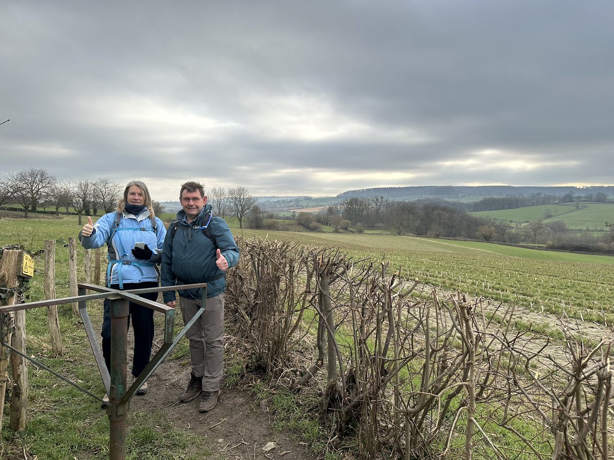 3 x de Vierdaagse in de benen, het Krijtlandpad, het Pieterpad EN de 7 Summits (en meer) en nu staan mijn zus Carolien en vriend Ton klaar om de tweede route van vandaag (6 km) volledig in kaart te brengen voor onze nieuwe website. We zijn in Cottessen en dat is natuurlijk heul
