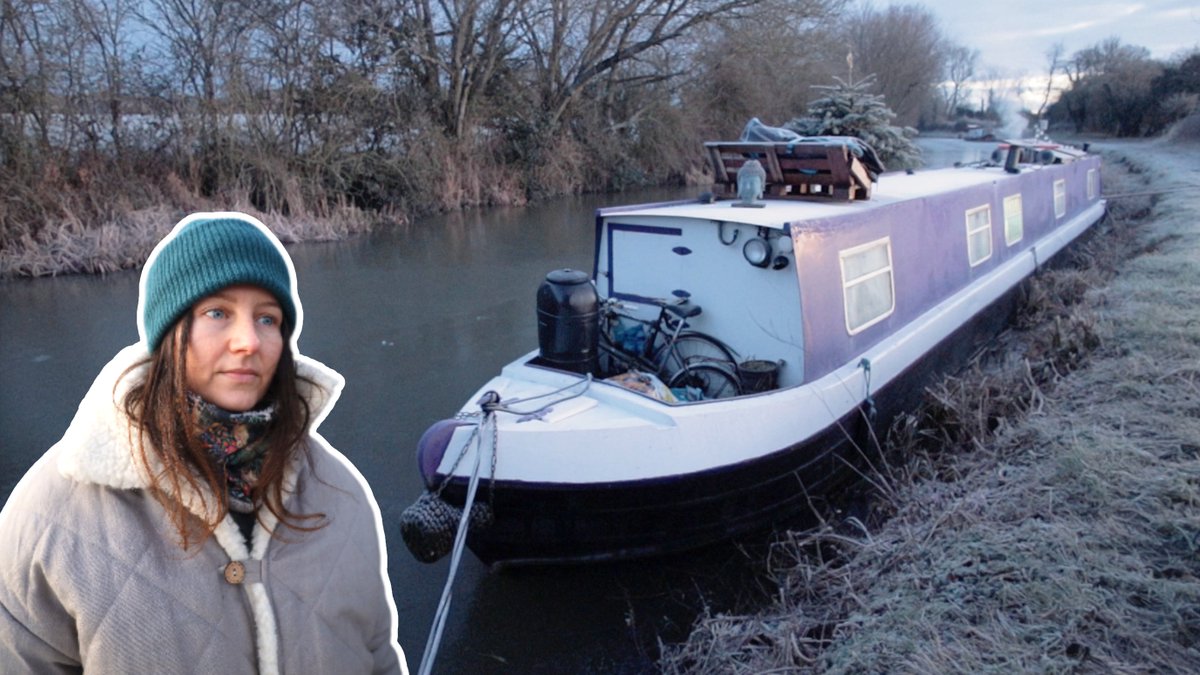 cruisingalba's tweet photo. The week when the canal froze, the temperatures plummeted to minus five or six at night. It was an interesting experience to document. 
A new video: https://t.co/p8NveaqwLw
#narrowboat https://t.co/38LKAvysbz