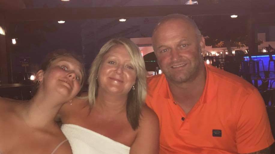 Irwin Mitchell Personal Injury & Med Neg (@piandmedneg) on Twitter photo A #Manchester mum died from #BowelCancer aged 40 after she was initially advised her symptoms could be irritable bowel syndrome. Helen Dutton’s partner, Darren, has now asked our lawyer <a href="/IM_Solicitor_/">Nicola Ashton</a> to investigate. Find out more this #WorldCancerDay bit.ly/3uhvABC A #Manchester mum died from #BowelCancer aged 40 after she was initially advised her symptoms could be irritable bowel syndrome. Helen Dutton’s partner, Darren, has now asked our lawyer <a href="/IM_Solicitor_/">Nicola Ashton</a> to investigate. Find out more this #WorldCancerDay bit.ly/3uhvABC