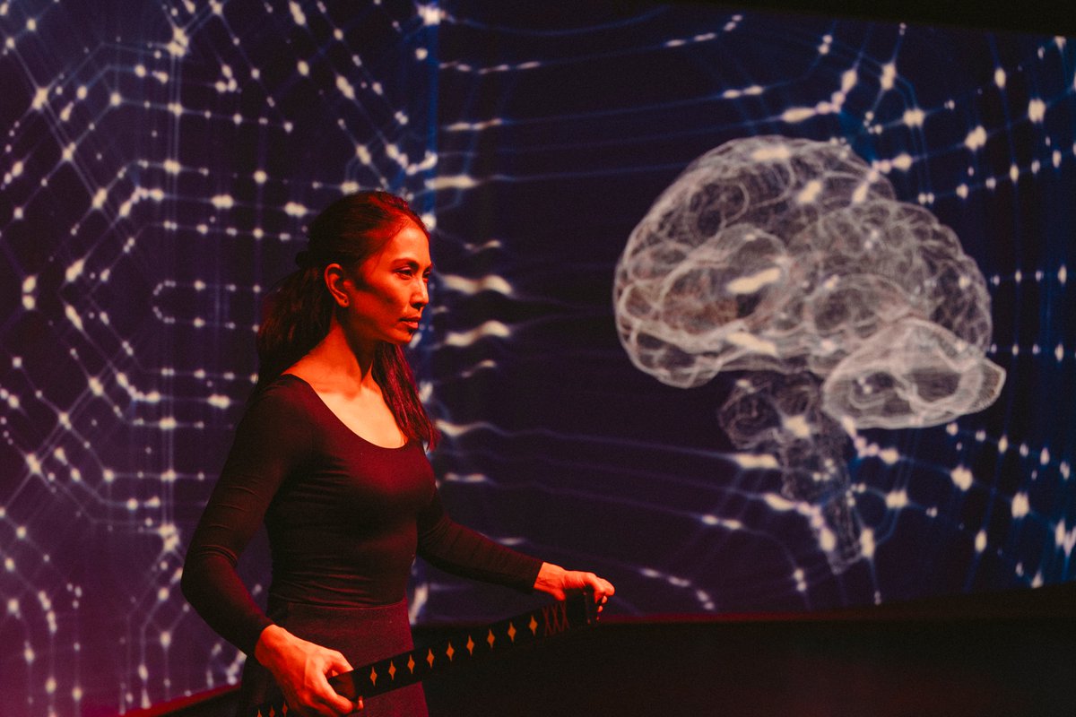 “Eran cuatro, y aun que intenté escapar, me obligaron a bajar del coche. Sujetas las manos, una de cada lado, los ojos vendados, dejé escapar un grito ahogado...” ISEKAI: HISTÒRIA D'UN SEGREST, de <a href="/cialasalamandra/">Cia. La Salamandra</a> 
Fins a l'11 de febrer. 
Entrades: tantarantana.com