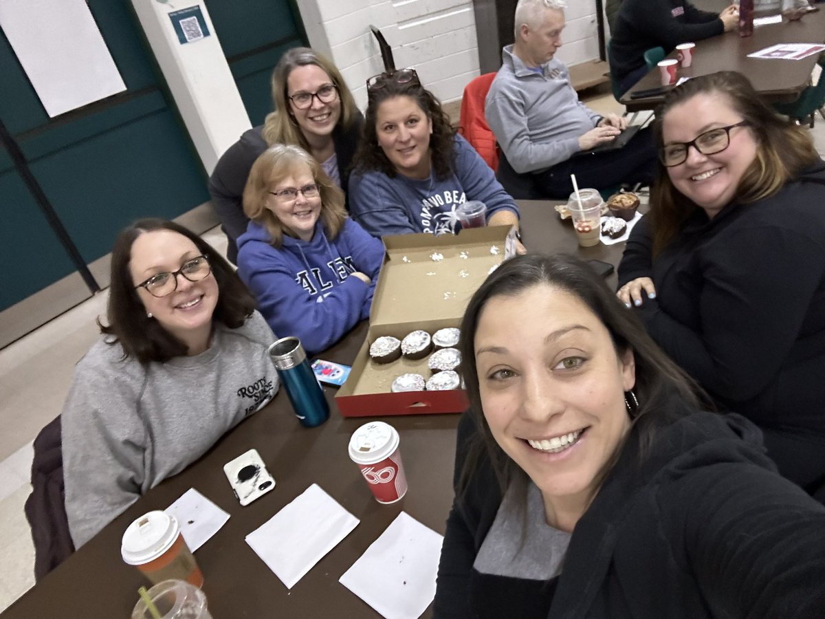 Blessed to #ChoosetoInclude with colleagues from <a href="/alcdsb_marg/">St. Marguerite B. CS</a> in support of <a href="/SOOntario/">Special Olympics Ontario</a> and <a href="/ktown_special_o/">SpecialOlympicsKgstn</a> . 🤜🤛 <a href="/alcdsb/">ALCDSB</a>
