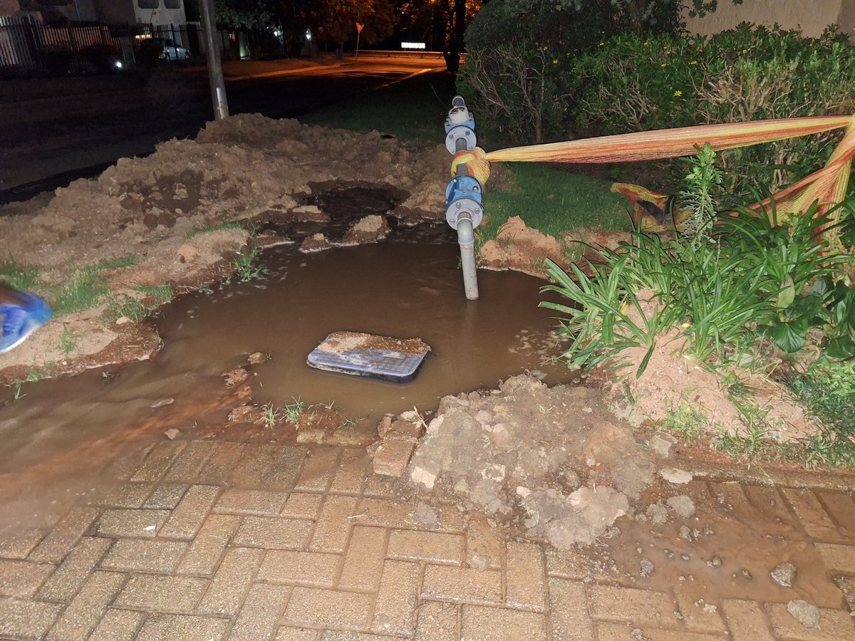 FlavouredSaltZA's tweet photo. @JHBWater Water leak in Kasper Street, Malanshof. Start fixing the leaks and it with assist with current water shortage. https://t.co/x0AjRJBtSU