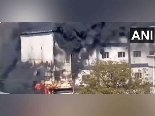 ani_digital's tweet photo. Fire breaks out at Himachal cosmetics factory; 41 people rescued
Read @ANI Story | https://t.co/szCDeQ1Qex
#fire #HimachalPradesh #cosmeticsfactory https://t.co/ddTsl2K67b