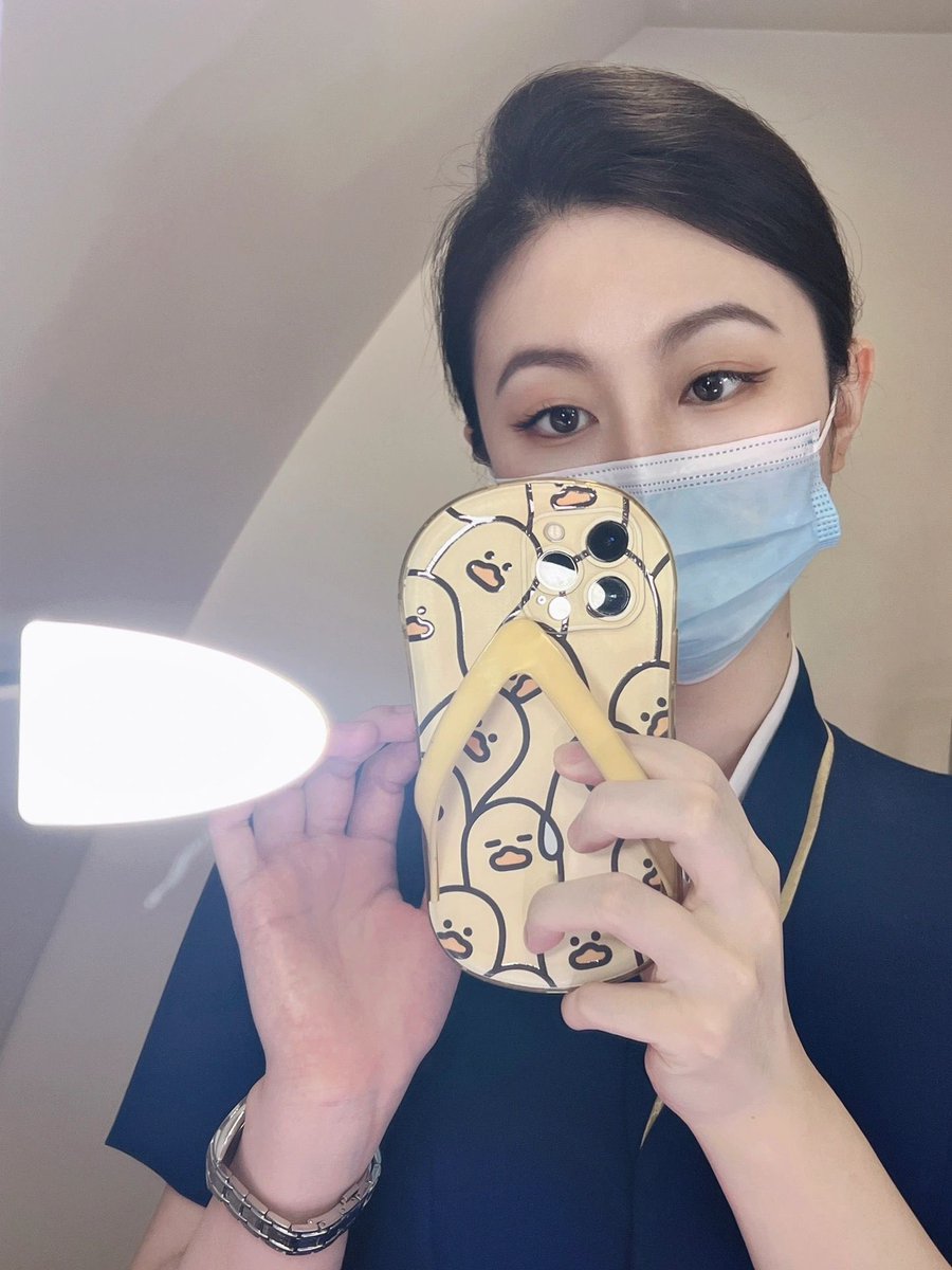最近开始天冷了，想往你心里挤挤。售空姐群v：ze883534 https://t.co/0FaqD1Bo0H