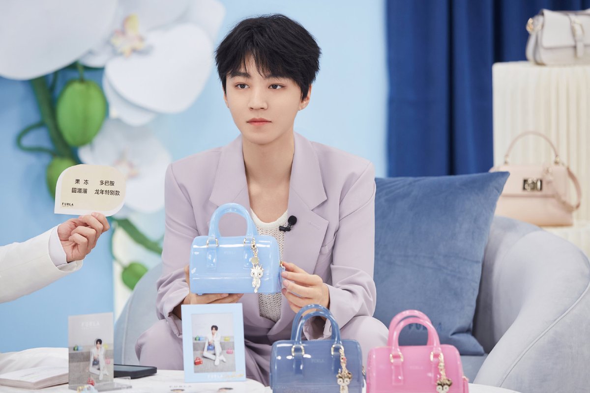 For_KarryTH's tweet photo. 240202 #WangJunkai Studio Weibo Update

// WANGJUNKAI x FURLA

#WangJunkai #หวังจวิ้นข่าย #王俊凯 https://t.co/yIJ45pgGfT
