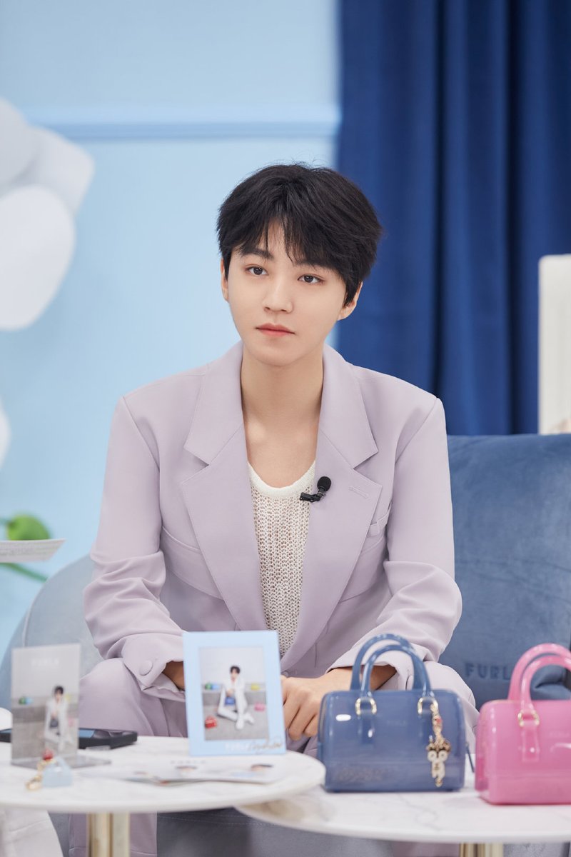 For_KarryTH's tweet photo. 240202 #WangJunkai Studio Weibo Update

// WANGJUNKAI x FURLA

#WangJunkai #หวังจวิ้นข่าย #王俊凯 https://t.co/yIJ45pgGfT