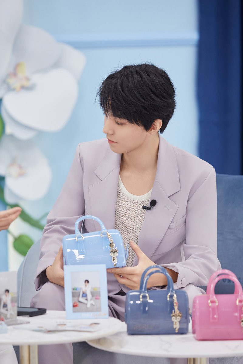 For_KarryTH's tweet photo. 240202 #WangJunkai Studio Weibo Update

// WANGJUNKAI x FURLA

#WangJunkai #หวังจวิ้นข่าย #王俊凯 https://t.co/yIJ45pgGfT