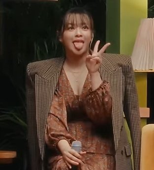 intojeongyeon's tweet photo. these screenshots are literally 3 seconds apart https://t.co/2hdADEPn0V