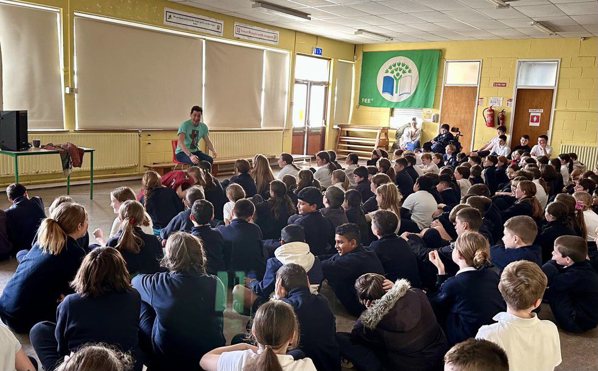 KilcoolePS's tweet photo. All pupils were enthralled today by scéalaí Niall de Búrca in celebration of St. Brigid #FeileBride https://t.co/SzhTcyCaI7