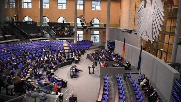 PressEcono's tweet photo. Bundestag verabschiedet schrittweisen Abbau der Agrar-Subventionen und Haushalt 2024 https://t.co/JDTqX86Fm6 #Bundestag #Haushaltsfinanzierungsgesetz #AgrarSubventionen #Etat2024 #Steuervorteile #Flugticketsteuer #BürgergeldSanktionen #Bundesrat https://t.co/VshSkFkDv1