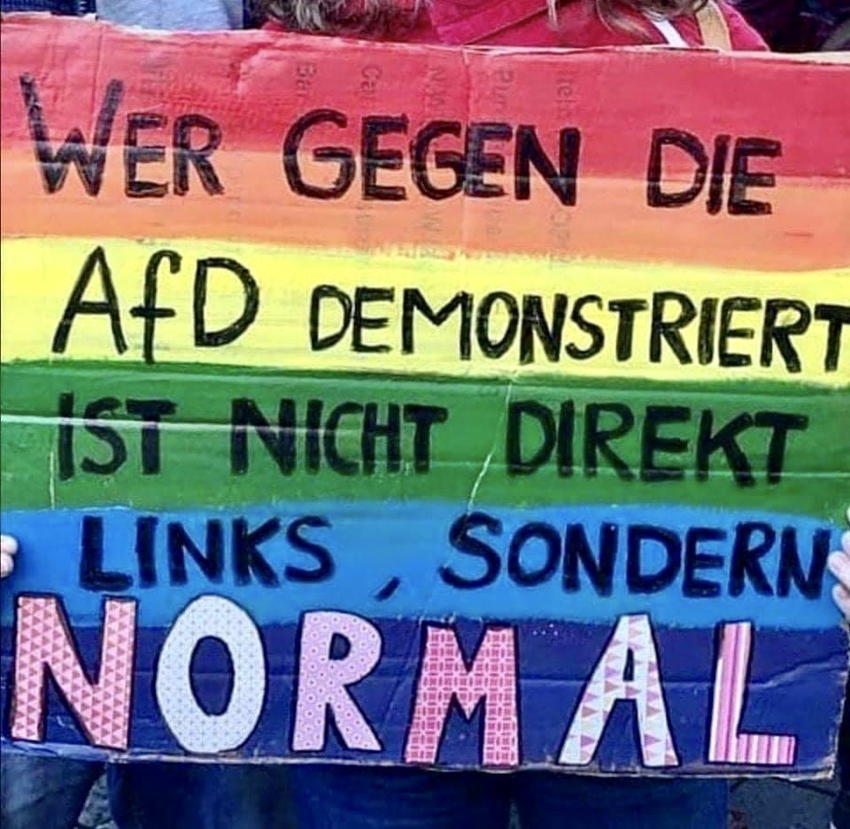 Jeden Tag daran erinnern!

Die #afd ist keine demokratische Partei, sondern
eine faschistische, unsoziale, frauenfeindliche, homofeindliche &amp;
rassistische Vereinigung von Rechtsextremist*innen, die vom Verfassungsschutz beobachtet wird.

zit. nach <a href="/lupus_woelfin/">Lupine</a>

#AfDVerbotSofort