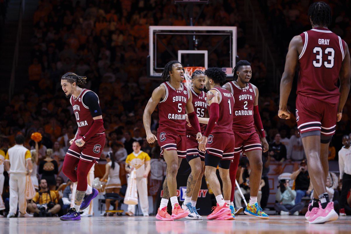 GamecocksOnline's tweet photo. Good morning, Gamecocks! Friendly reminder for the timeline. 

The five best combined men's and women's basketball records in the country? 

𝐒𝐨𝐮𝐭𝐡 𝐂𝐚𝐫𝐨𝐥𝐢𝐧𝐚: 𝟑𝟖-𝟑
UConn: 37-6 
Grand Canyon: 37-6 
Princeton: 28-5 
Gonzaga: 36-7 

#Gamecocks I #ForeverToThee https://t.co/XYpl0FRSIn