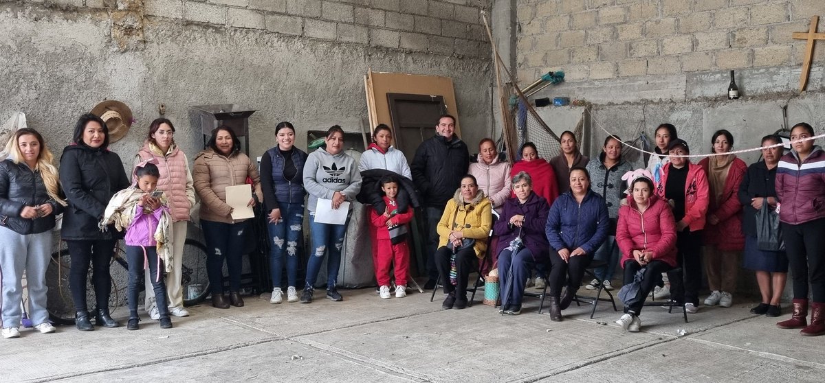 fher_acosta's tweet photo. Los caminos de la vida nos han llevado a conocer a las personas más maravillosas, nada es casualidad,  de nosotros depende que las cosas sucedan.

Somos el mejor #EquipoADMM 
#Zinacantepec https://t.co/xtwzAfcHOP