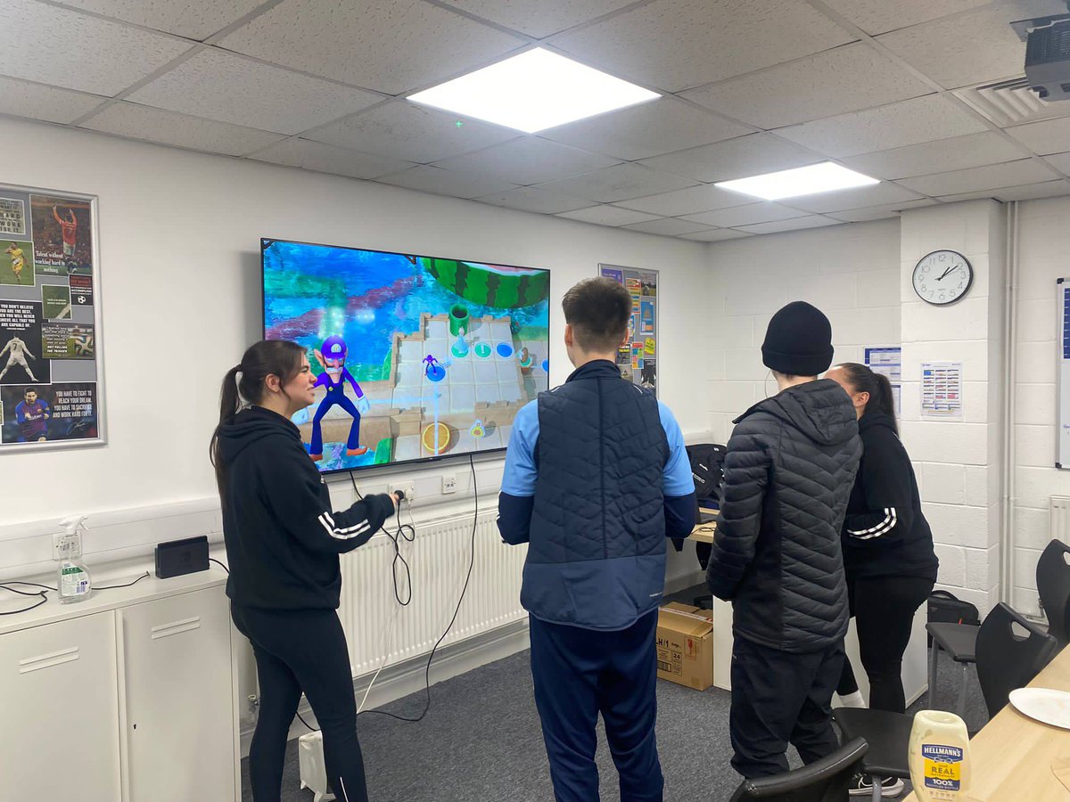 🎮 Our Sports School Alternative Provision students have been honing their team-building skills with Nintendo Switch!

Who do you think won: Team Emily or Team Sarah? Drop your predictions below! 🤔