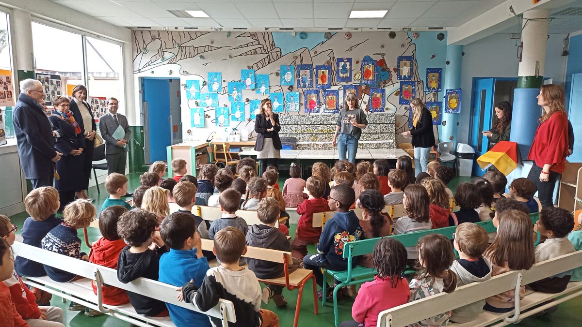 Académie de Versailles tweet media