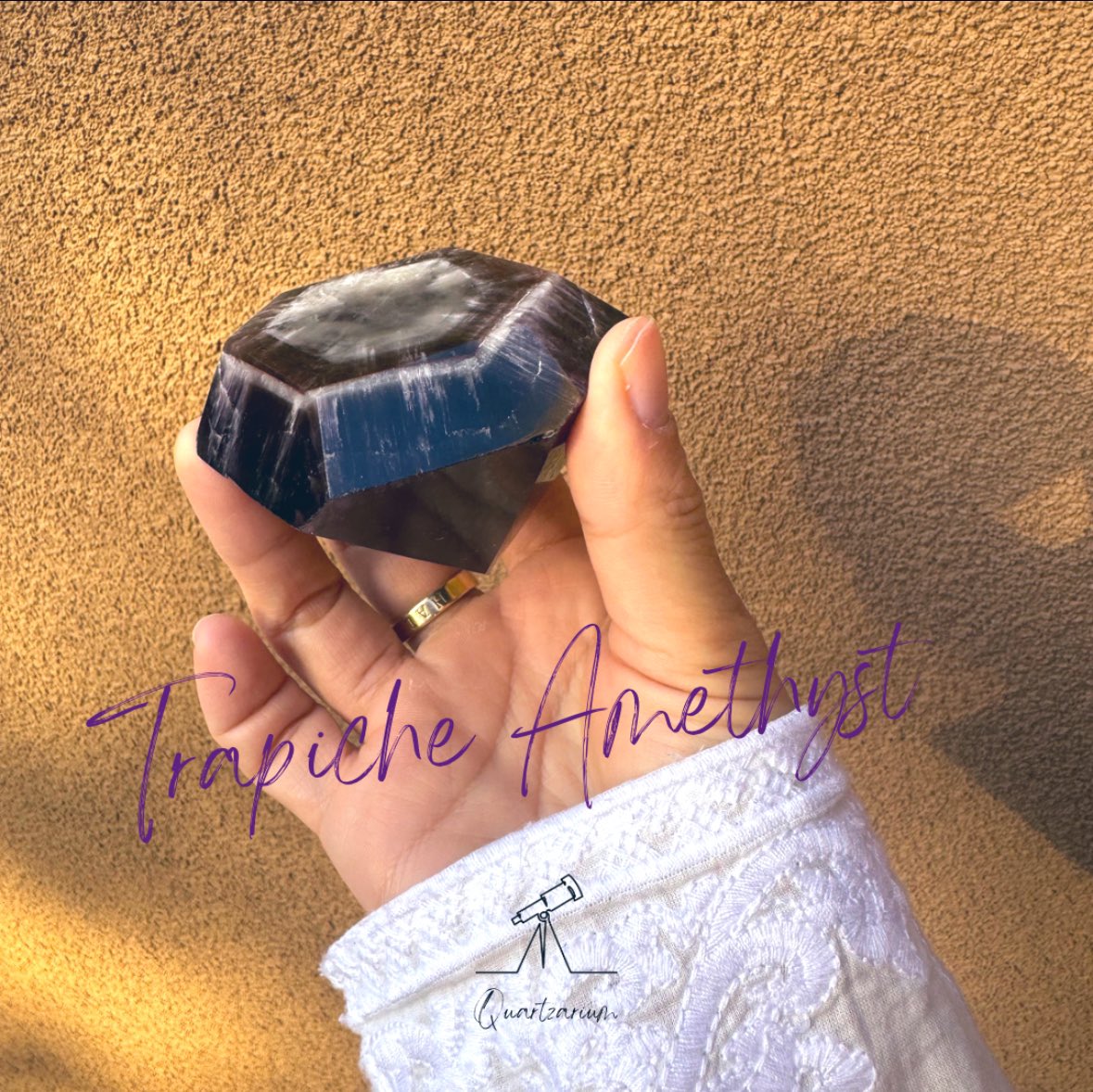 Quartzarium's tweet photo. トラピッチェなアメジスト🍇🍷🪻
濃ゆい紫色と、均整のとれたシェイプ💎
#amethyst
　
2/3営業日です💫10:00〜18:00 https://t.co/93ucqCB982