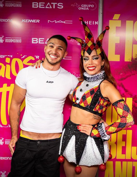 sorriso que n&atilde;o tava cabendo no rosto 🥹😆 @anitta @QGdaAnitta https://t.co/ndXaFH5C1c<a class="tags" href="/tag/anitta">@anitta</a>