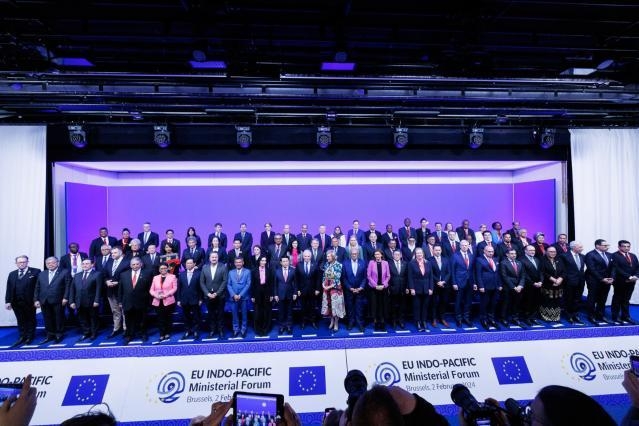 We want to continue to strengthen security &amp; defence partnerships w/ countries in the region, in a more operational cooperation
The EU and the Indo-Pacific region have a clear interest in working together for a shared resilience in this troubled world 3/3
eeas.europa.eu/eeas/eu-indo-p…