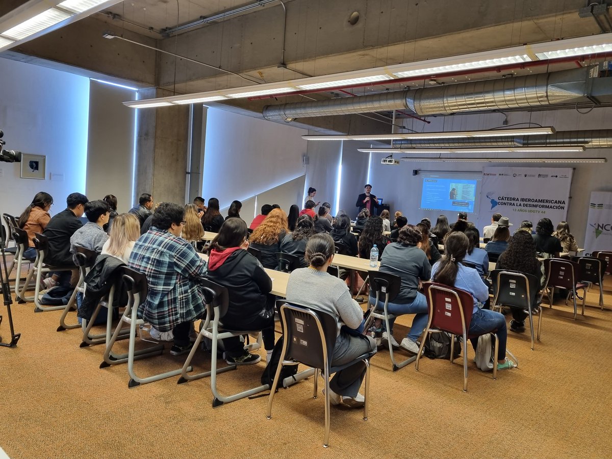 Celia Niño (@yocelia) on Twitter photo Con mucho guste vemos casa llena de estudiantes tomando el curso de verifiacion de noticias que amablemente nos imparte <a href="/dodiedood/">Elodie Martinez</a> y <a href="/micky_bravo/">Miguel Bravo</a> de la agencia AFP como parte de las actividades de la Cátedra Iberoamericana contra la desinformación Con mucho guste vemos casa llena de estudiantes tomando el curso de verifiacion de noticias que amablemente nos imparte <a href="/dodiedood/">Elodie Martinez</a> y <a href="/micky_bravo/">Miguel Bravo</a> de la agencia AFP como parte de las actividades de la Cátedra Iberoamericana contra la desinformación