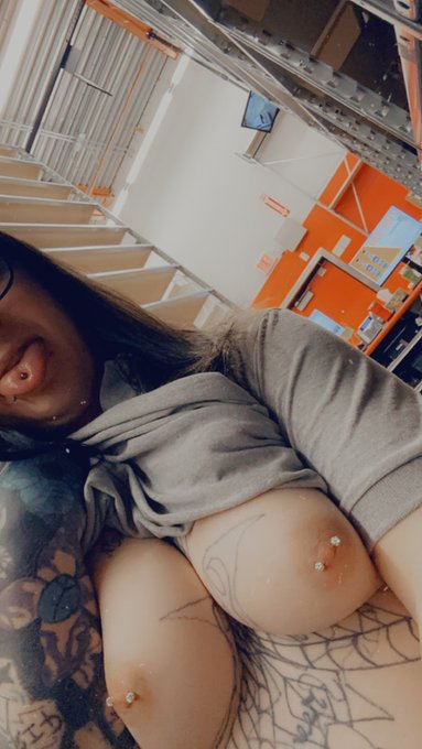 Good morning from work! https://t.co/cPxRfpo8Oz