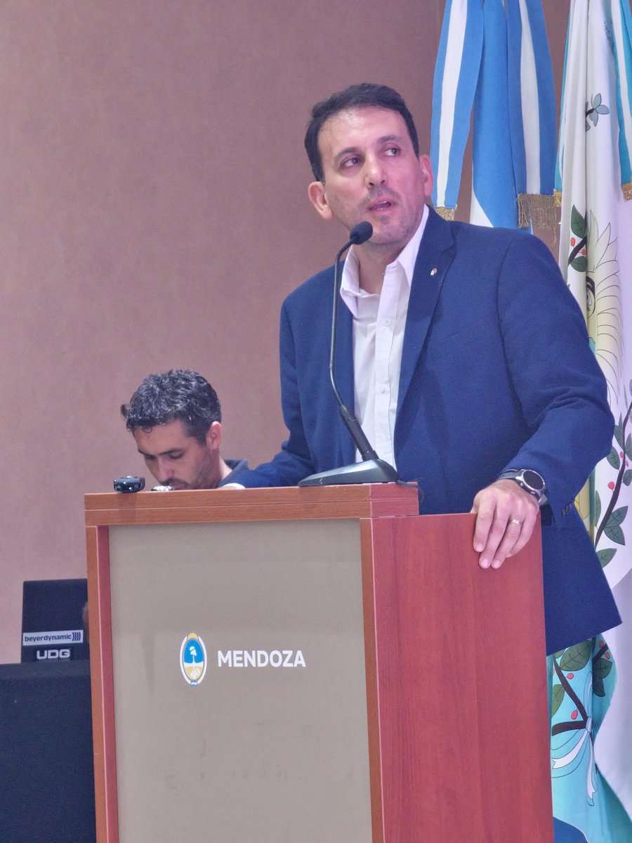 Continuamos con el Plan de Alfabetización, para mejoras en lectoescritura
Sumamos
✔️Plan de matemáticas, 
✔️ Más horas y cursos en idiomas
✔️Mejora en infraestructura escolar 
✔️Capacitación docente 
✔️Educación Digital y Tecnológica 
✔️Primera Infancia 
#LosChicosenlaEacuela