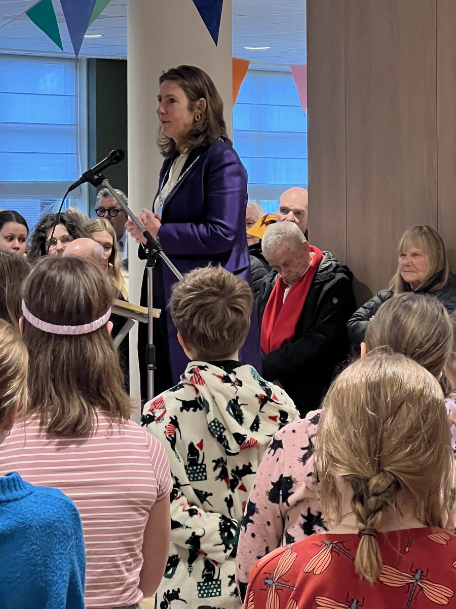 HEILOO2000's tweet image. Opening vernieuwde bibliotheek en gemeentehuis Heiloo #heiloo