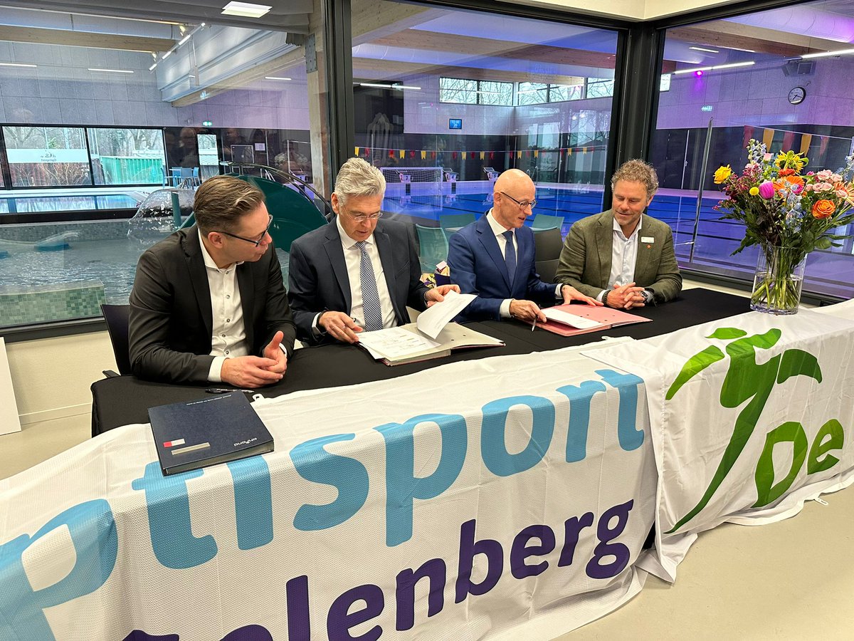 WillyBrink's tweet photo. Vandaag was de overdracht van het nieuwe sportcomplex de Gelenberg aan de @gemeentedruten . Wat is het prachtig geworden! Als projectwethouder ben ik trots op het resultaat! Een aanwinst voor Druten. De grote opening volgt in juni maar vanaf vandaag al geopend! https://t.co/4bT3ALWoI2