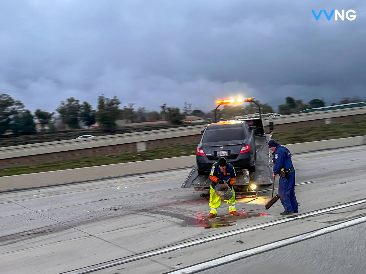 VVNews's tweet image. Traffic Collision on I-15 South Leads to Major Injuries, Lane Closures #15freeway #cajonpass #devore #crash #accident  vvng.com/traffic-collis…