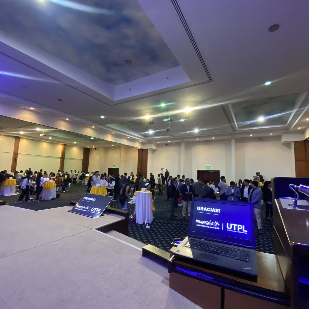 utpl's tweet photo. #InnovaFestUTPL 💙 | Un evento donde se encuentra las 💡ideas más innovadoras desarrolladas por nuestros estudiantes.👩🏻💻👨🏻💻
📌¡Visítanos en el Centro de Convenciones y se parte de este evento que revoluciona la creatividad! 🙌🏻✨ https://t.co/uMeaZX2j6J
