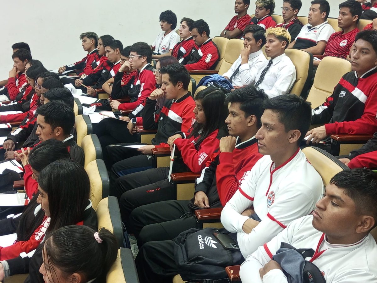 utvenlinea's tweet photo. Se realizó en la #UTN la capacitación sobre Competencias del entrenador deportivo y profesor de educación física. Más detalles en @utvenlinea en #infovoces. https://t.co/SMbLoCeRsM