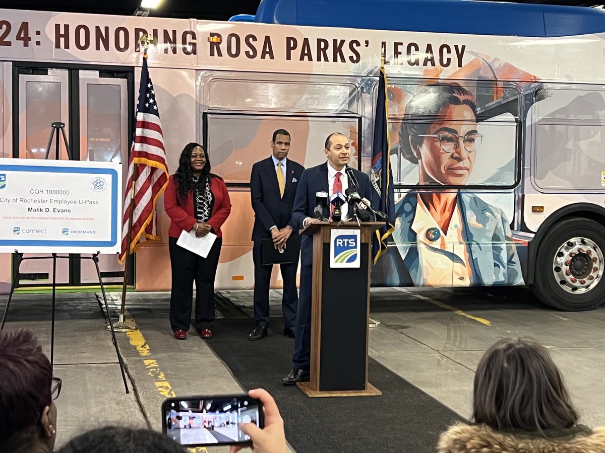 tombrede's tweet photo. .⁦@enjoyRTS⁩ CEO Miguel Velazquez, ⁦@CityRochesterNY⁩ Mayor Malik Evans &amp; ⁦@drseanelle⁩ Celebrating Transit Equity Day &amp; Rosa Parks’ legacy. Wrapped bus will be in service throughout February. https://t.co/6dIuHnbxjb