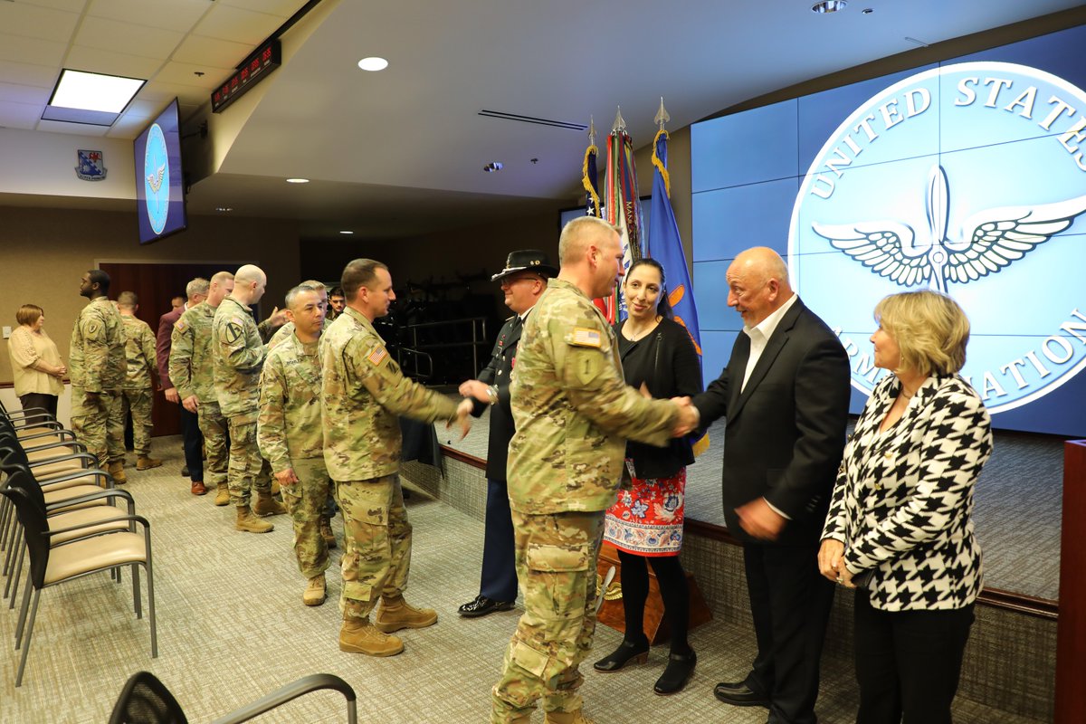 Congratulations to CW5 Karl Metz on his retirement, and thank you to the family for your service and support through the years! #SoldierForLife 

Watch the ceremony at spr.ly/6019pt40U
#AboveTheBest