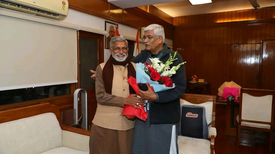HemrajMeenaBJP's tweet photo. आज दिल्ली में केंद्रीय जल शक्ति मंत्री श्री गजेंद्र सिंह जी शेखवात  से शिष्टाचार भेंट कर उन्हें पूर्वी राजस्थान के अति महत्वपूर्ण मुद्दे #ERCP को लेकर राजस्थान एवं मध्य प्रदेश के बीच समन्वय स्थापित कर MOU पर हस्ताक्षर करवाने हेतु उनका आभार व्यक्त किया।
 @narendramodi @AmitShah https://t.co/lbH2TbM6wO