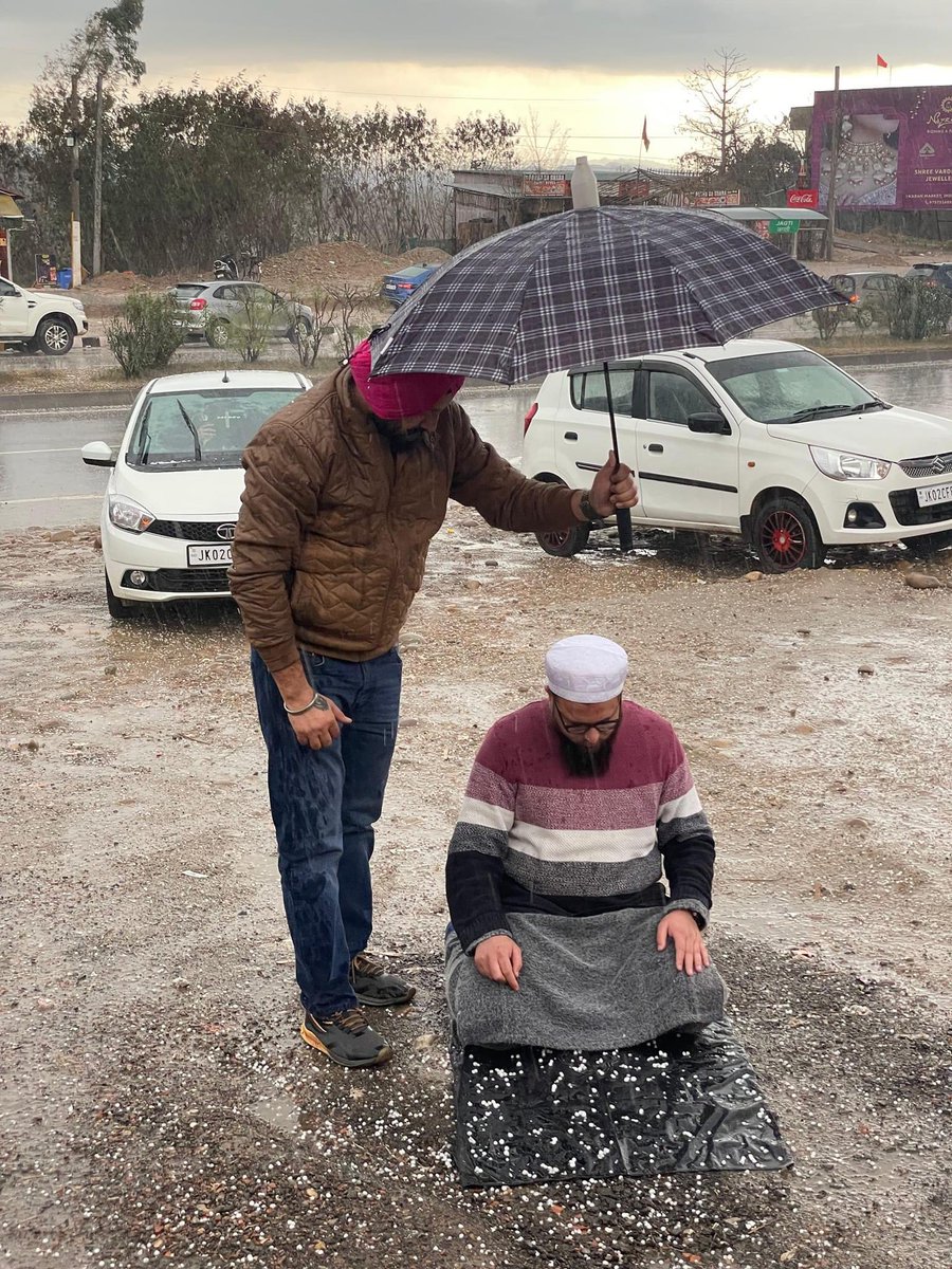 Komal Singh tweet media