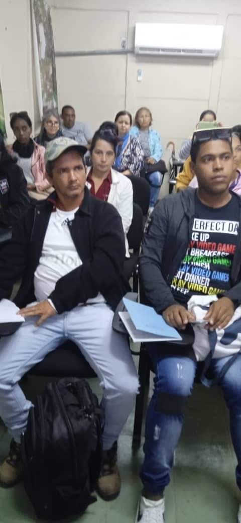 Con una representación de directivos y  cuadros principales del municipio #viñales  del sector  de la educación se realiza en el CUM la escuela municipal de cuadros.#Cubamined #PinardelRío