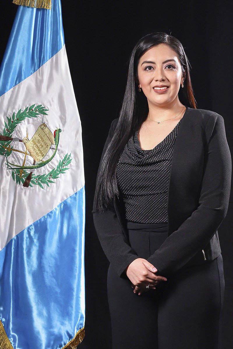 expo_corruptos's tweet photo. Y le seguimos destapando sus porquerías a esta diputada Alejandra Ajcip les cuento sobre la hermanita de ella en este hijo 1/3 de 🧵 https://t.co/E6YE8UrlO2