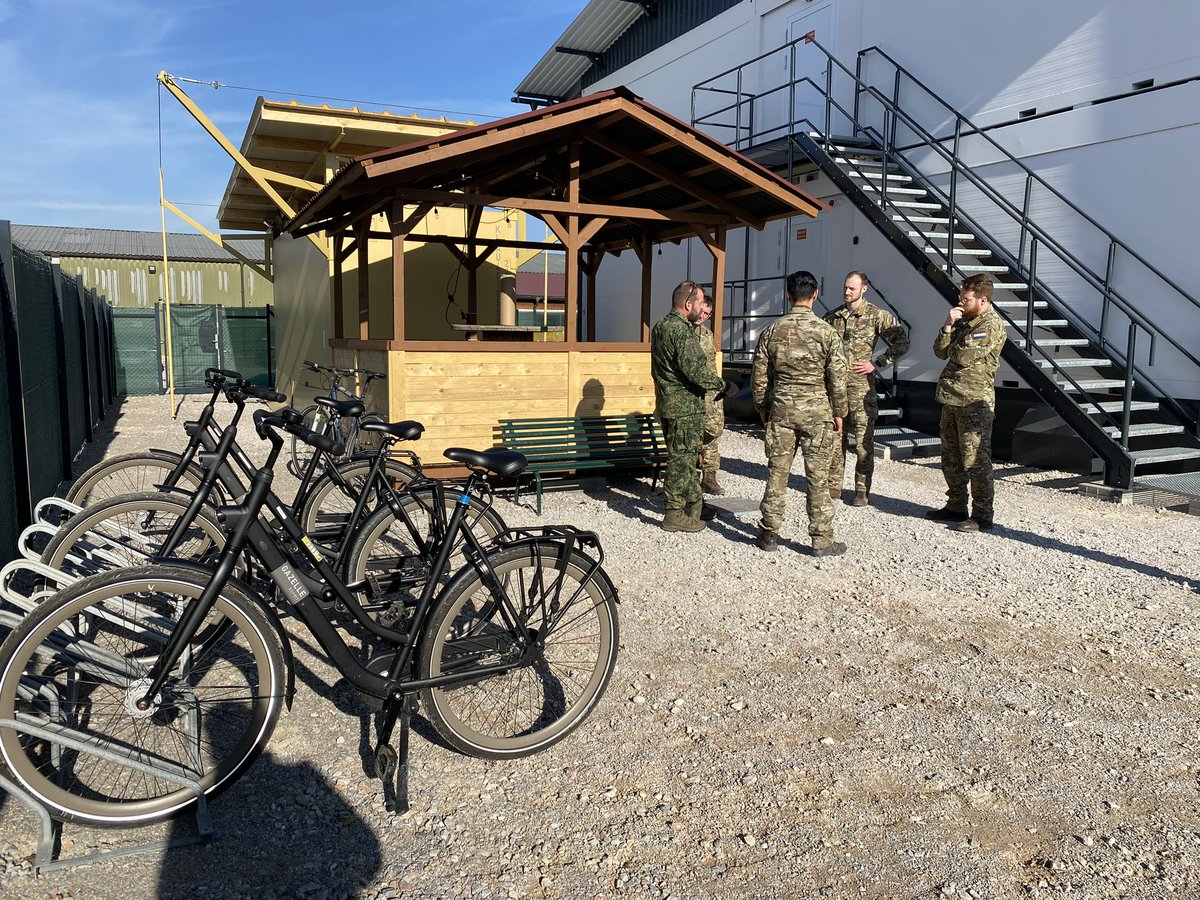 admiraalTas's tweet photo. Goed werkbezoek aan het @korpsmariniers in Bosnië en Herzegovina. Mariniers dragen samen met @euforbih bij aan politieke en sociale stabiliteit in 🇧🇦. Naast vele gesprekken ook mee geweest op patrouille om zelf te zien op welke manier en in welke omgeving men opereert. https://t.co/109JVMglRn