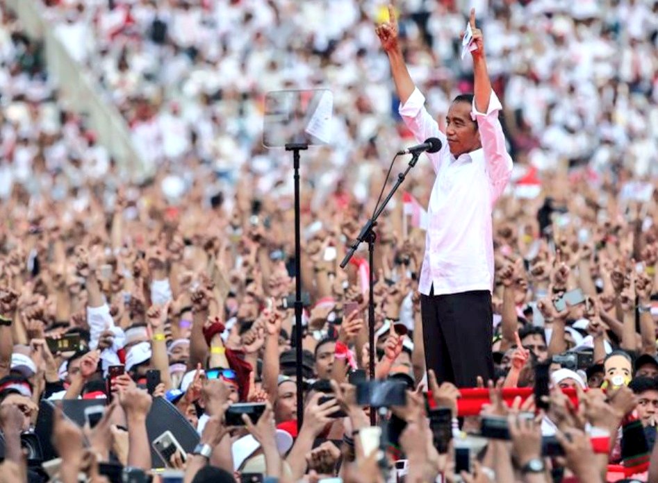 Aku tidak peduli dengan Pak  Anies, Pak Prabowo atau Pak Ganjar...aku lebih tertarik PAK JOKOWI " menyembelih " Banteng